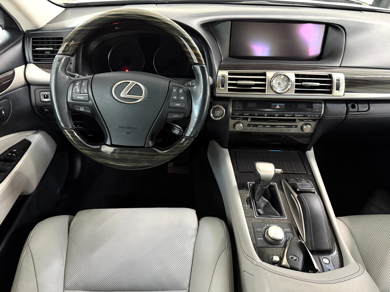 Lexus LS 460  2017