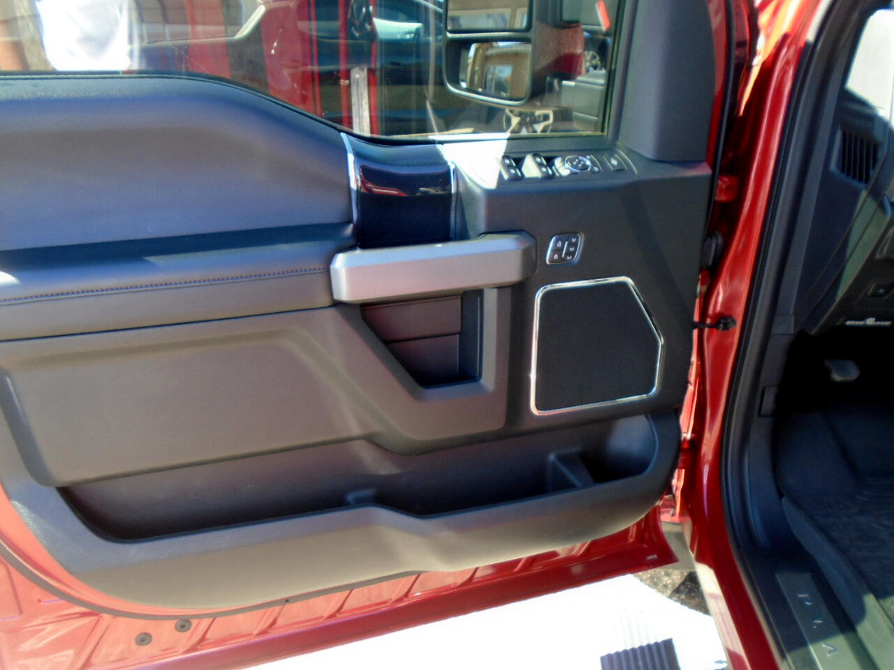 Ford F-250 SD Platinum Crew Cab Long Bed 4WD 2020 Ford F-250 SD Platinum Crew Cab Long Bed 4WD 2020
