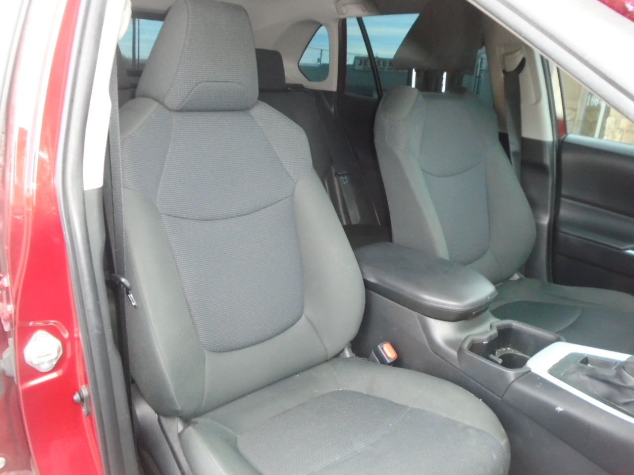 Toyota RAV4 LE AWD 2022