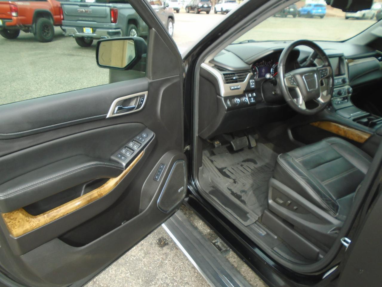 GMC Yukon Denali 4WD 2015