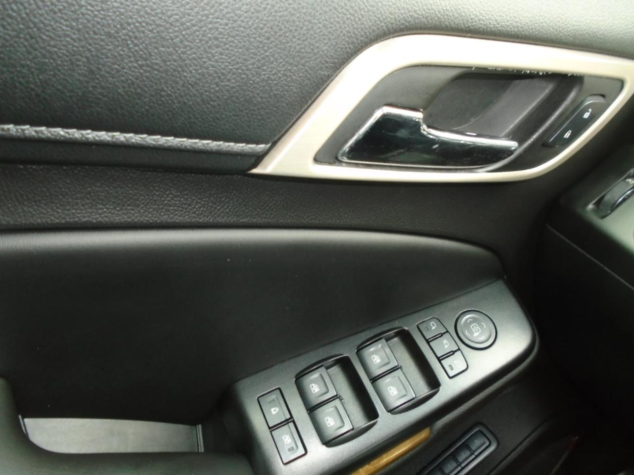 GMC Yukon Denali 4WD 2015