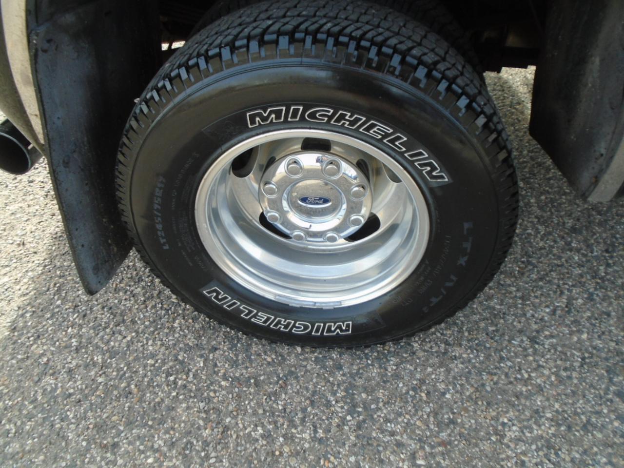 Ford F-350 SD Lariat Crew Cab Long Bed 4WD DRW 2006