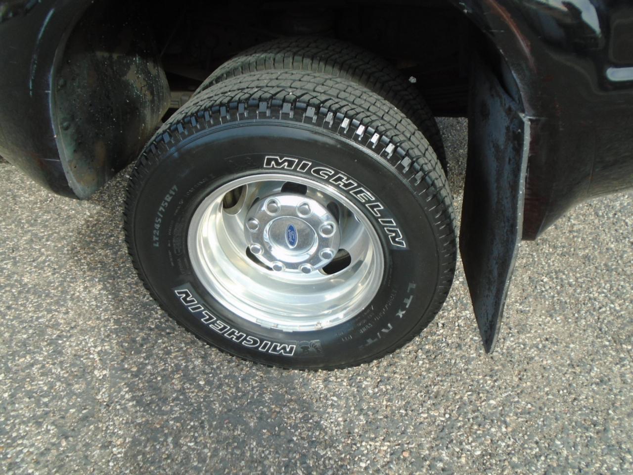 Ford F-350 SD Lariat Crew Cab Long Bed 4WD DRW 2006