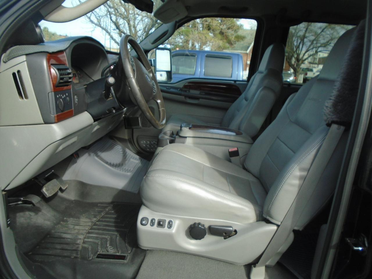 Ford F-350 SD Lariat Crew Cab Long Bed 4WD DRW 2006