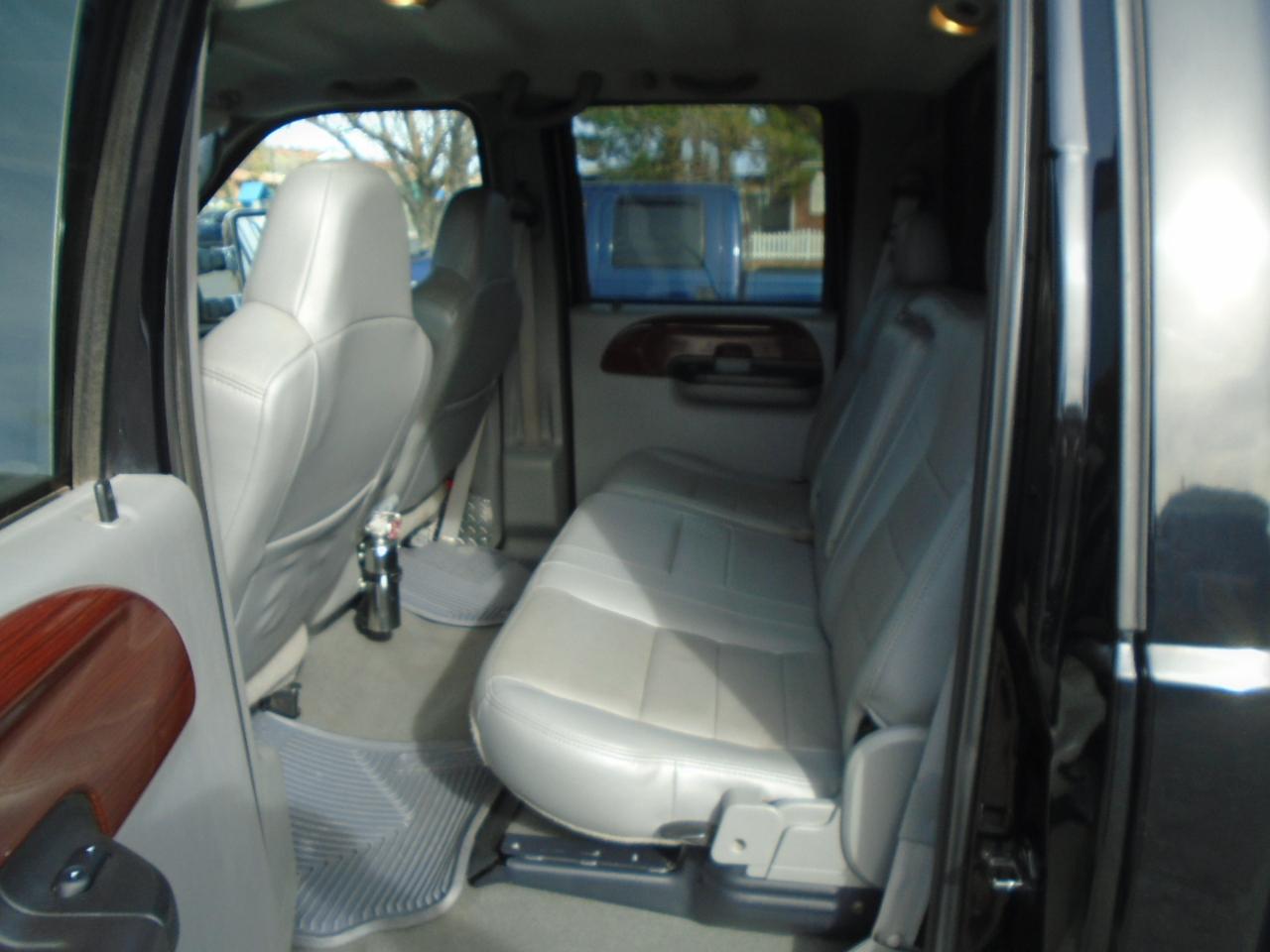 Ford F-350 SD Lariat Crew Cab Long Bed 4WD DRW 2006