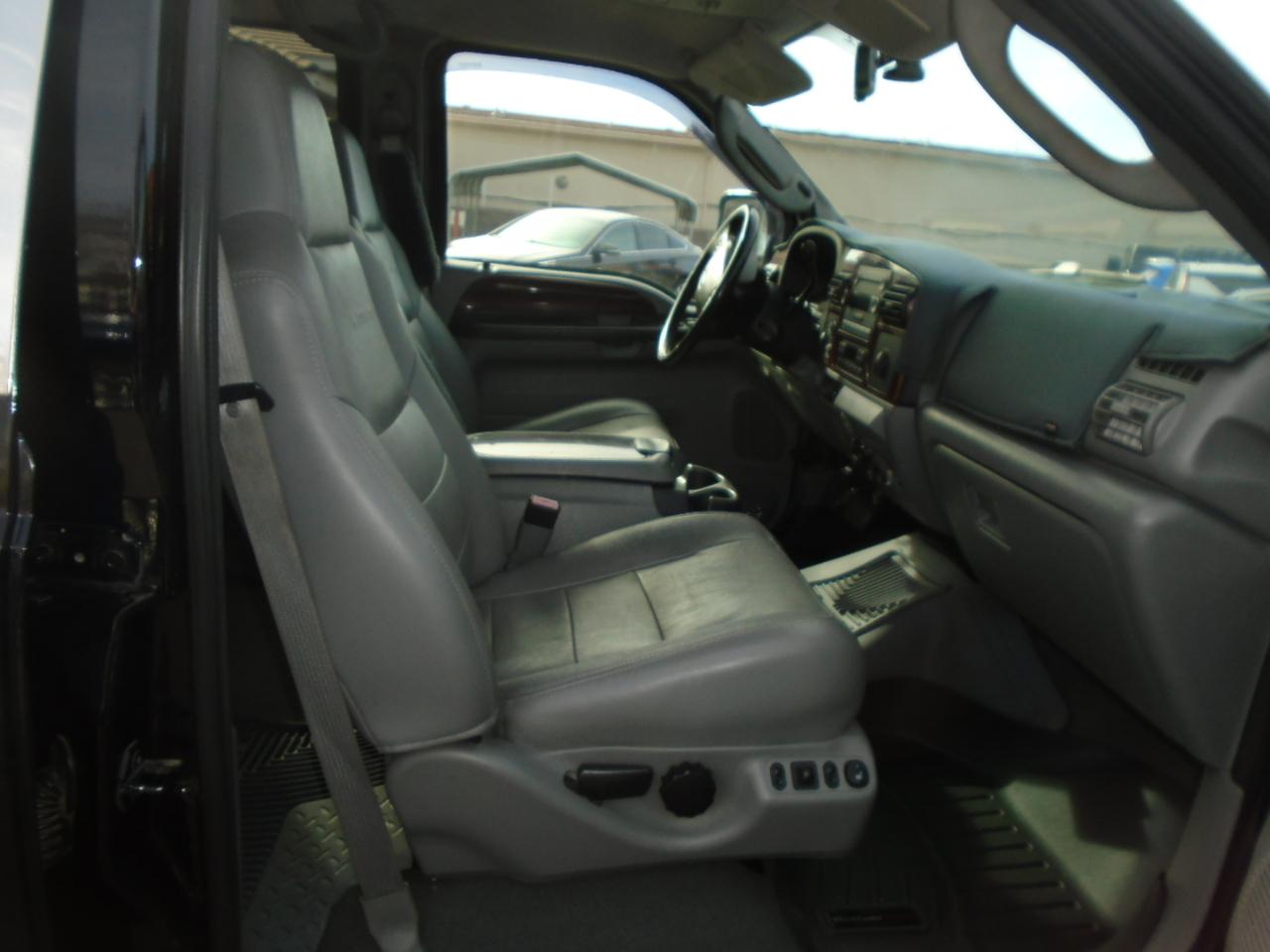 Ford F-350 SD Lariat Crew Cab Long Bed 4WD DRW 2006