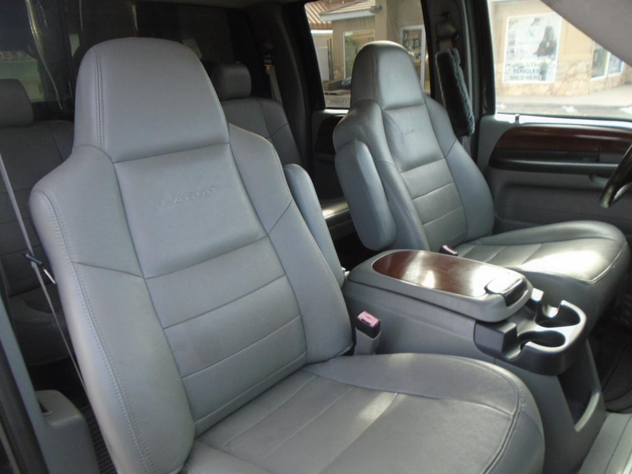 Ford F-350 SD Lariat Crew Cab Long Bed 4WD DRW 2006