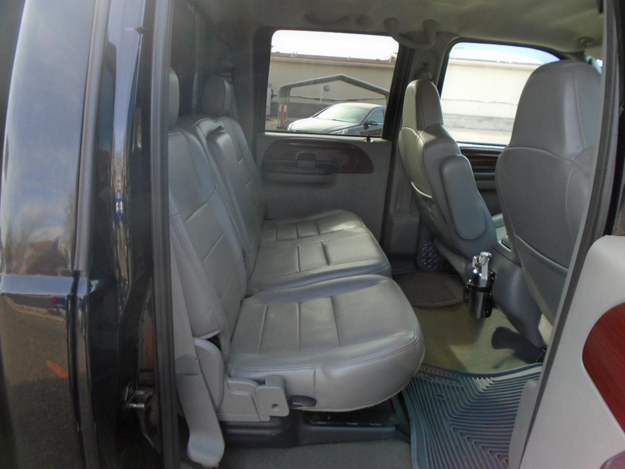 Ford F-350 SD Lariat Crew Cab Long Bed 4WD DRW 2006