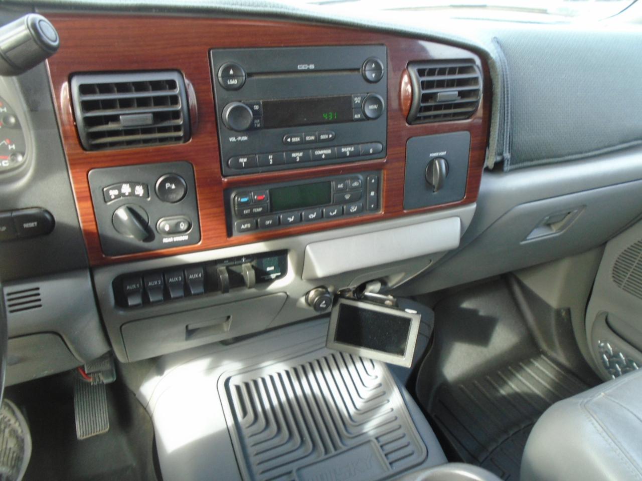 Ford F-350 SD Lariat Crew Cab Long Bed 4WD DRW 2006