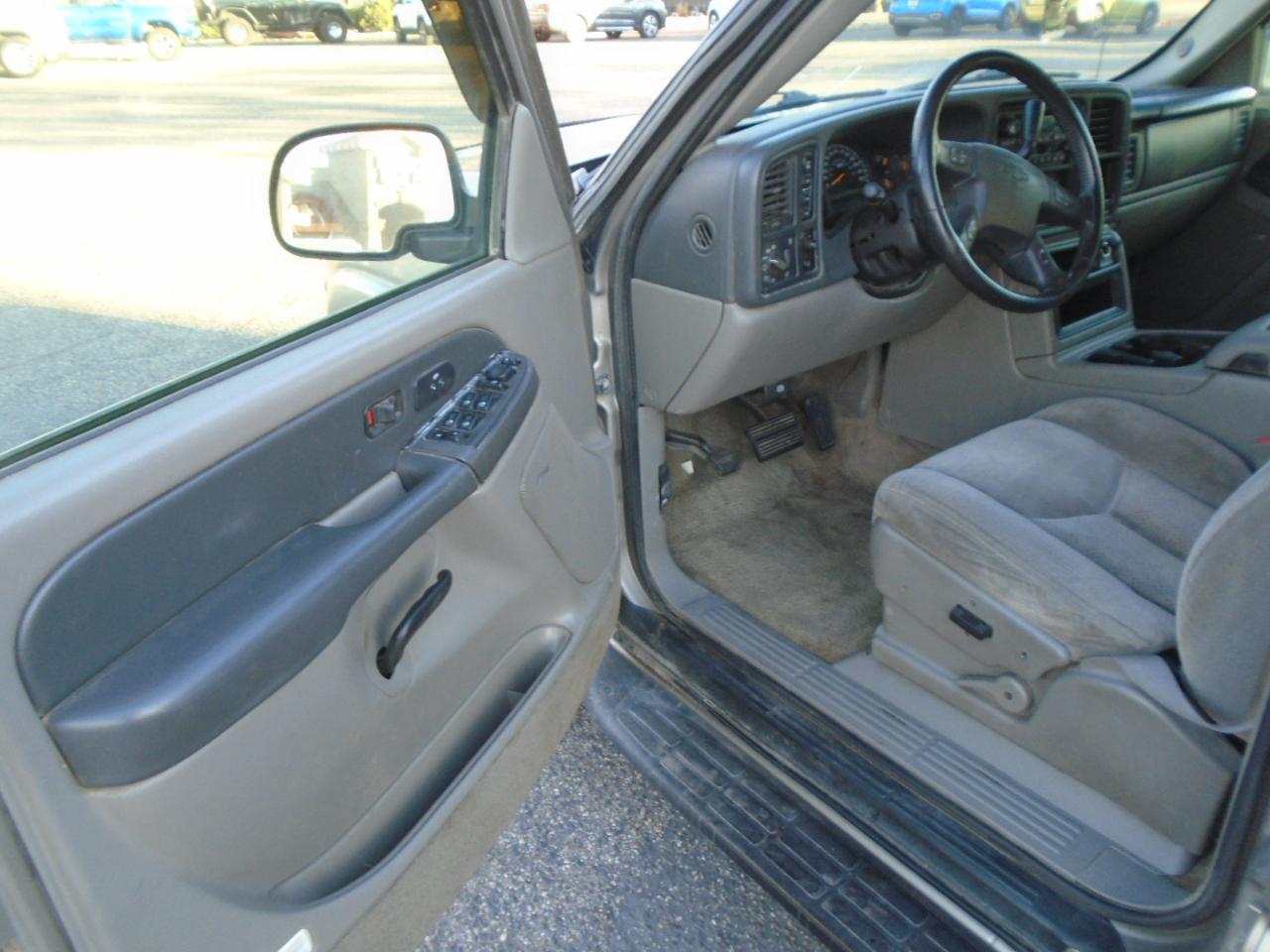 Chevrolet Suburban 1500 4WD 2003