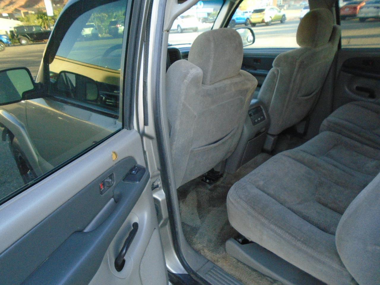 Chevrolet Suburban 1500 4WD 2003