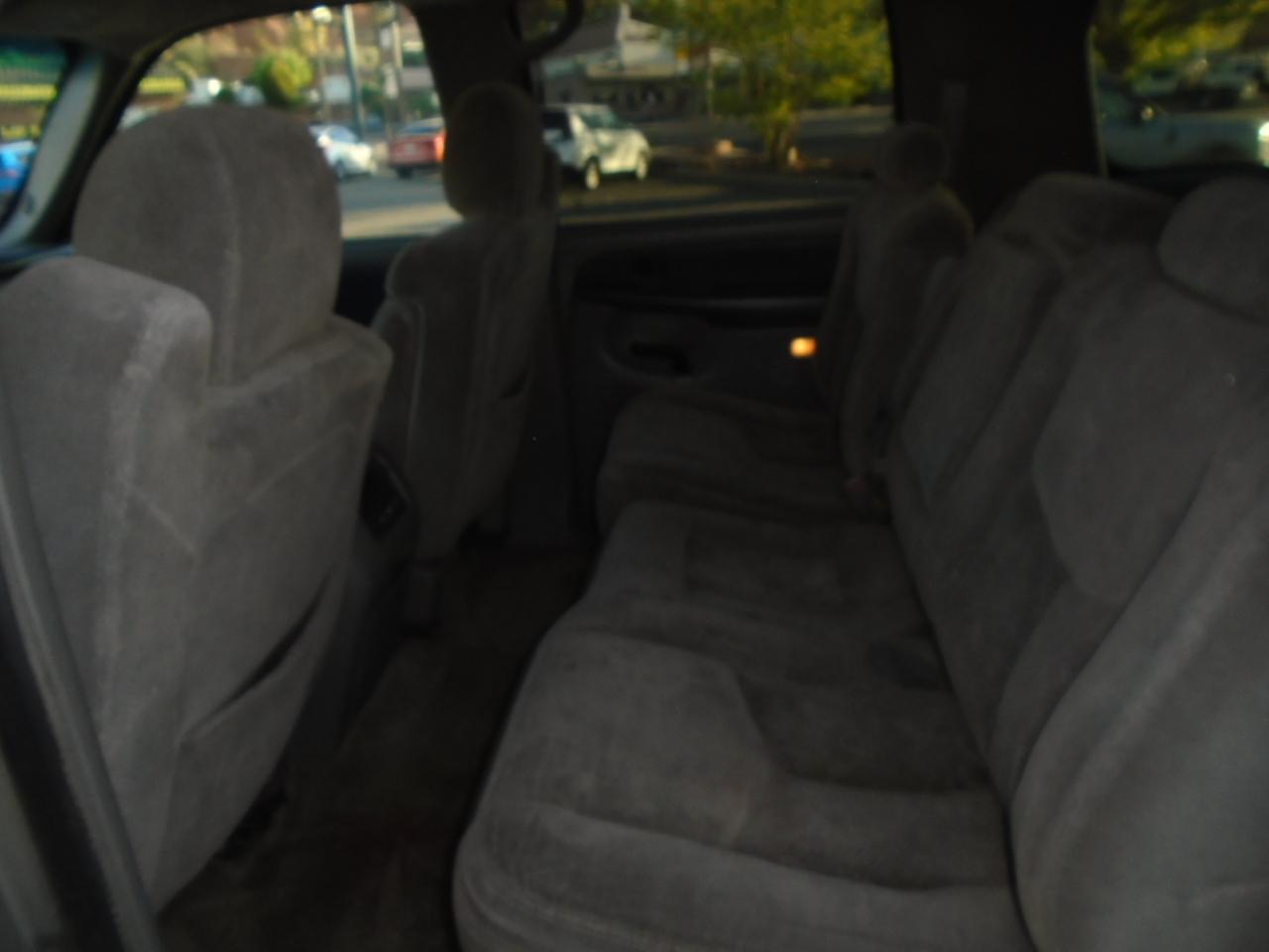 Chevrolet Suburban 1500 4WD 2003