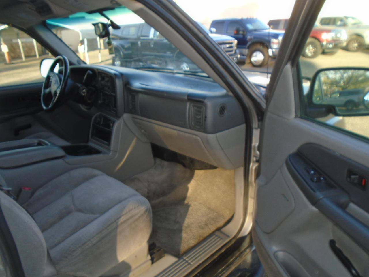 Chevrolet Suburban 1500 4WD 2003