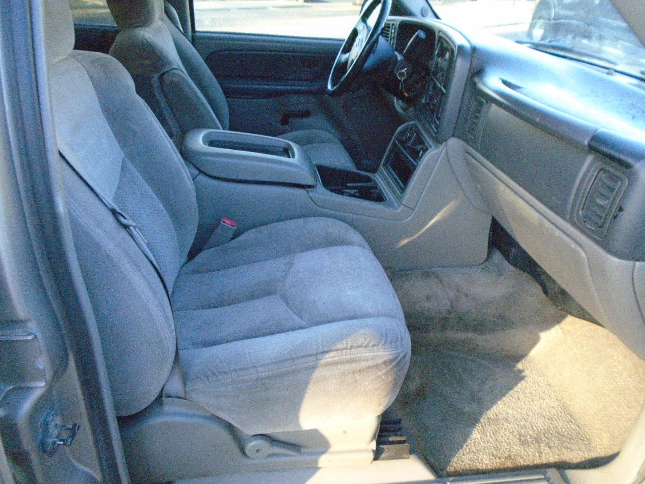 Chevrolet Suburban 1500 4WD 2003