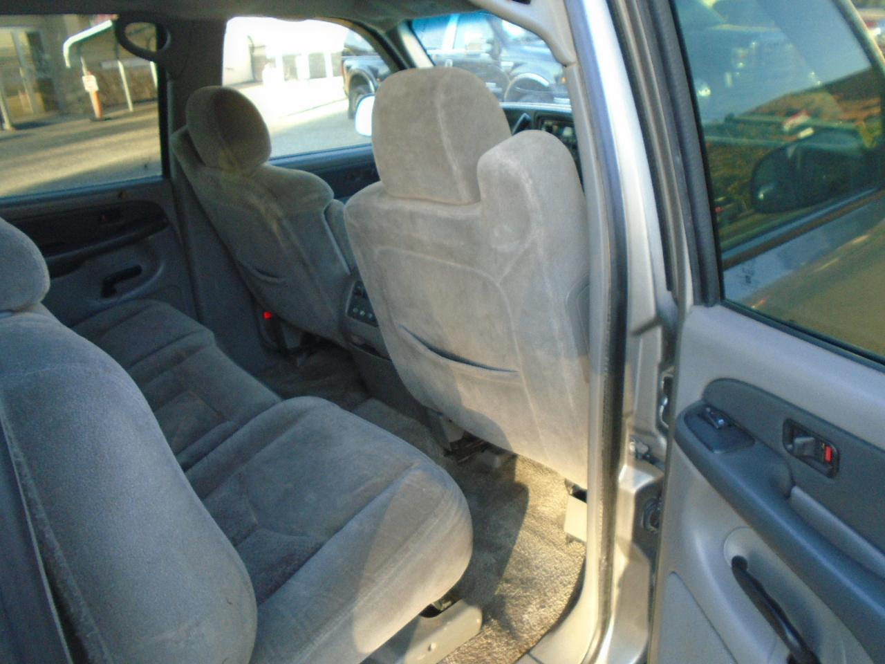 Chevrolet Suburban 1500 4WD 2003