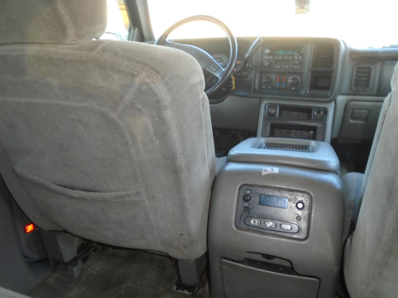 Chevrolet Suburban 1500 4WD 2003