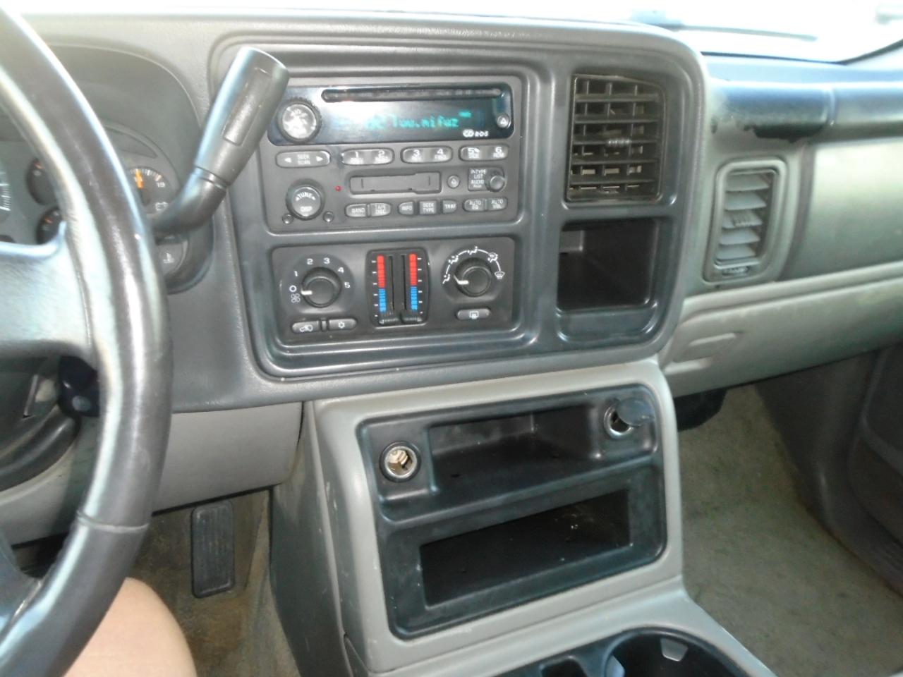 Chevrolet Suburban 1500 4WD 2003