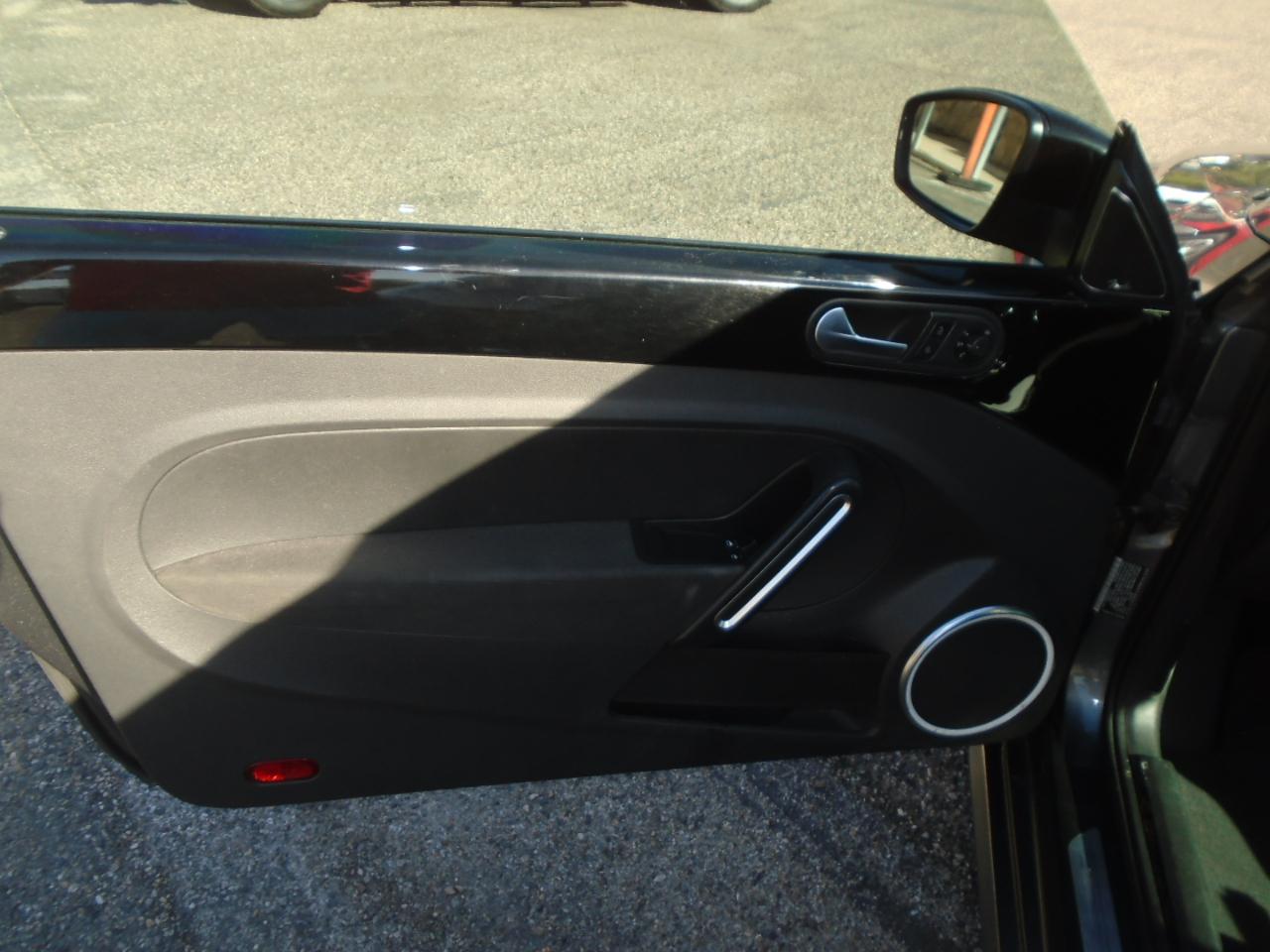 Volkswagen Beetle 2.0T Turbo 2012