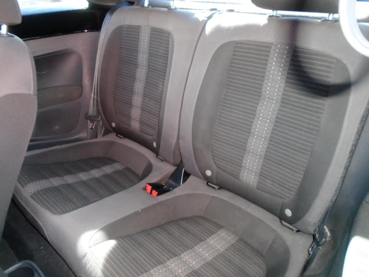 Volkswagen Beetle 2.0T Turbo 2012
