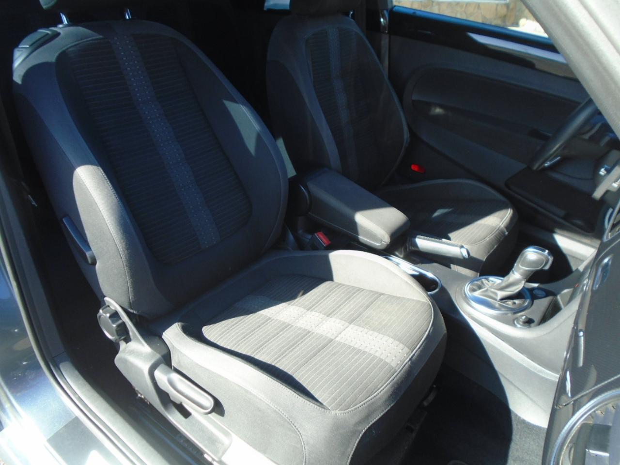 Volkswagen Beetle 2.0T Turbo 2012