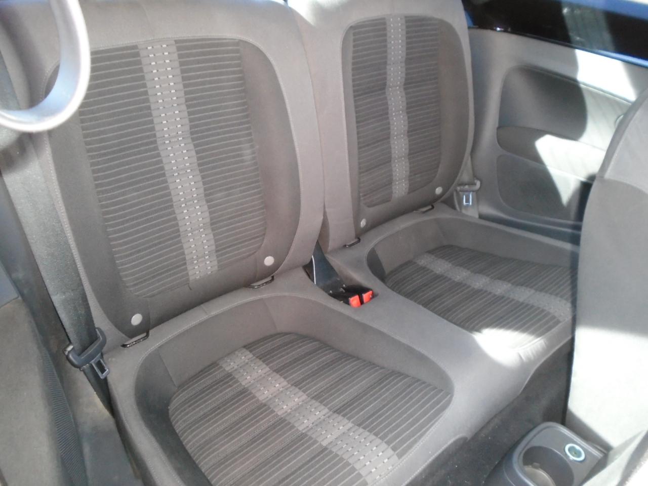 Volkswagen Beetle 2.0T Turbo 2012
