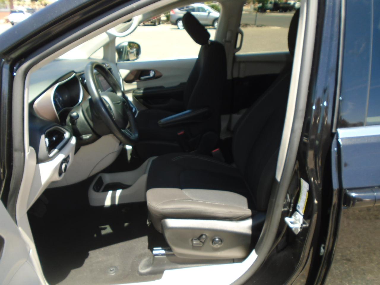 Chrysler Voyager LX 2023