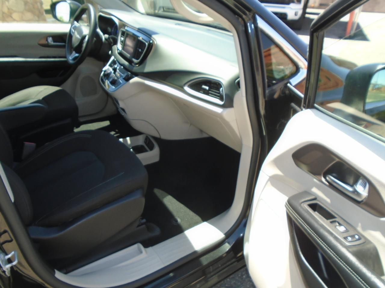 Chrysler Voyager LX 2023