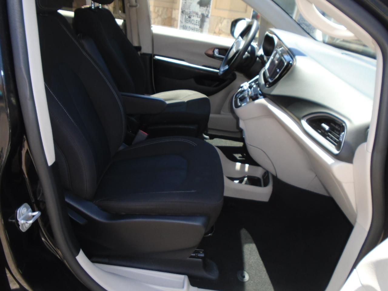 Chrysler Voyager LX 2023
