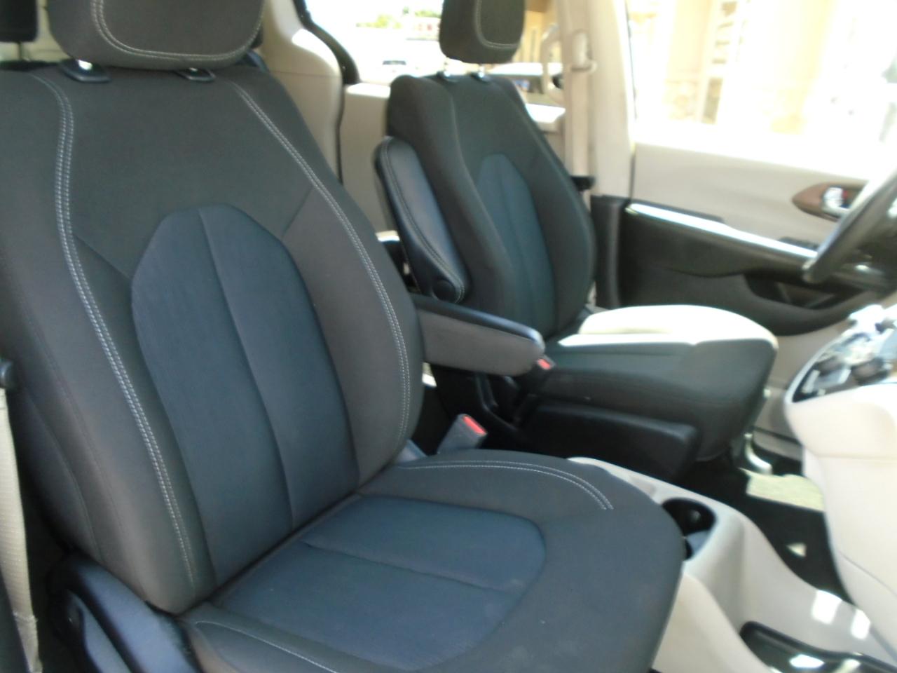 Chrysler Voyager LX 2023