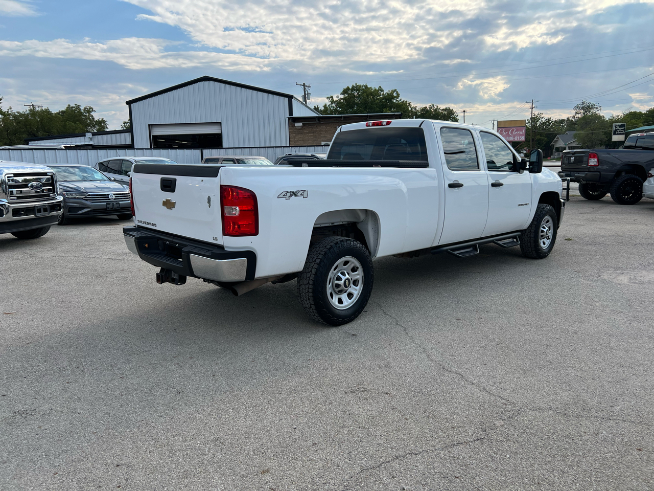 Chevrolet Silverado 3500HD Work Truck Crew Cab 4WD 2011 Chevrolet Silverado 3500HD Work Truck Crew Cab 4WD 2011