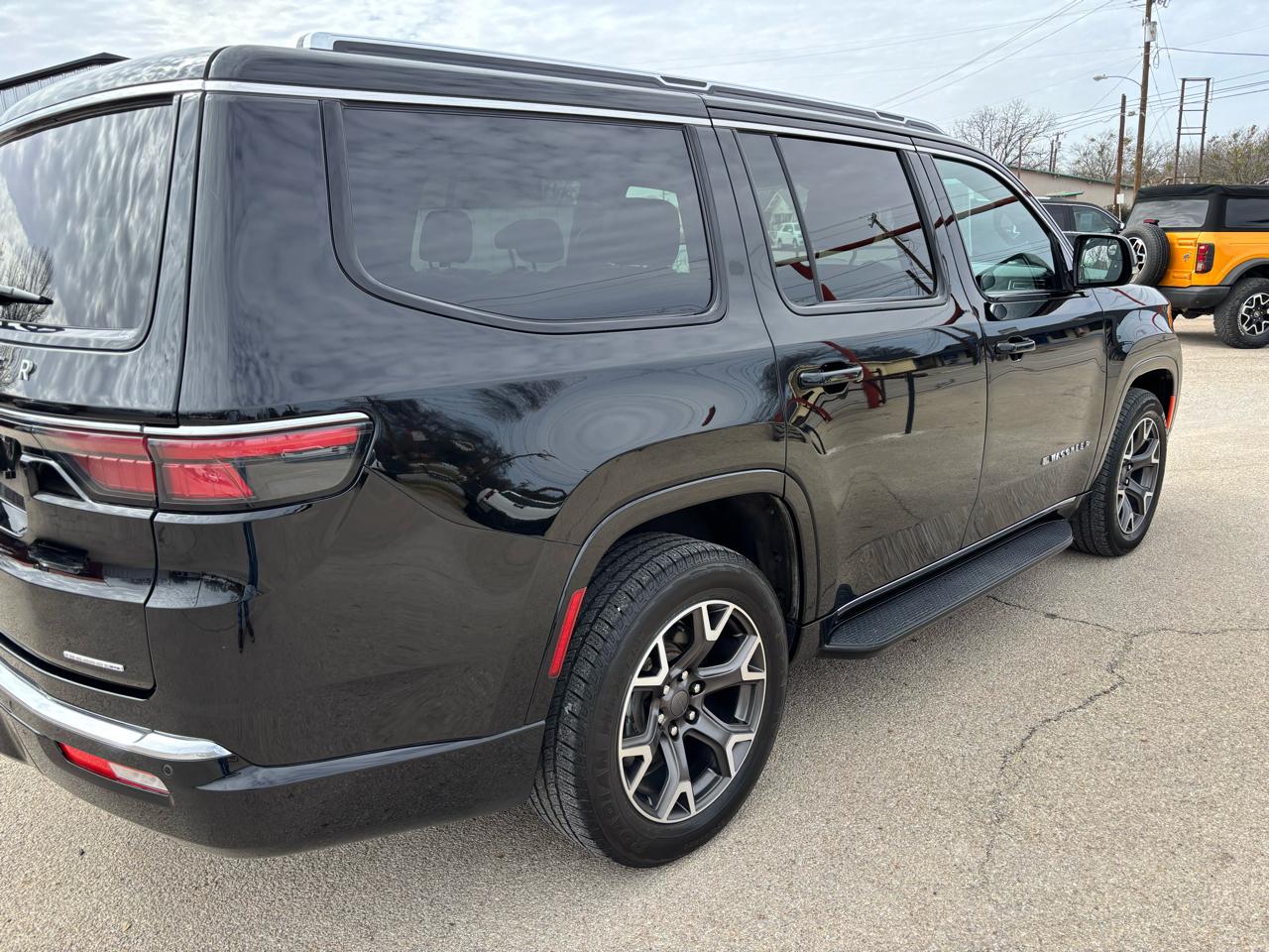 Jeep Wagoneer Series III 4WD 2023