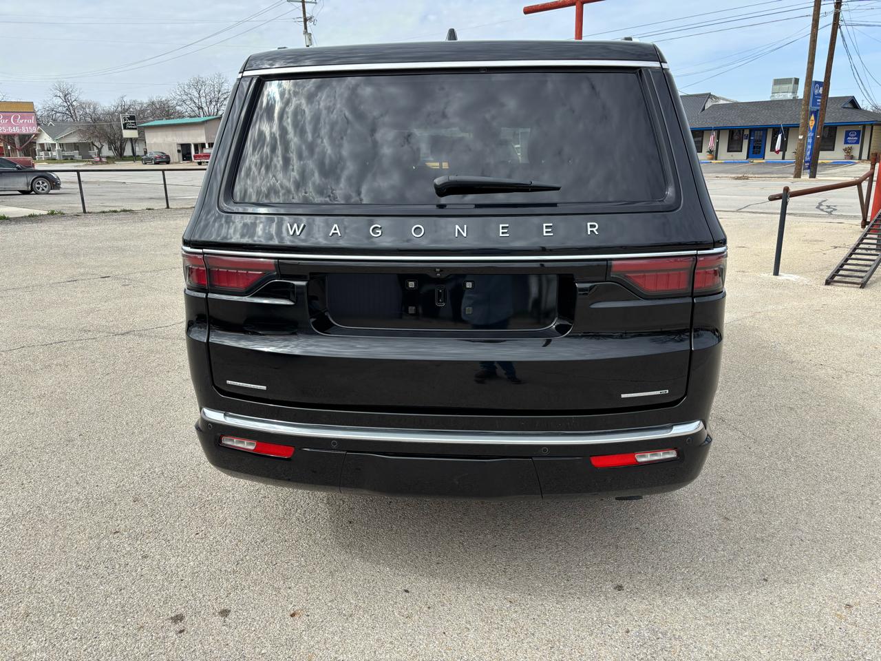 Jeep Wagoneer Series III 4WD 2023