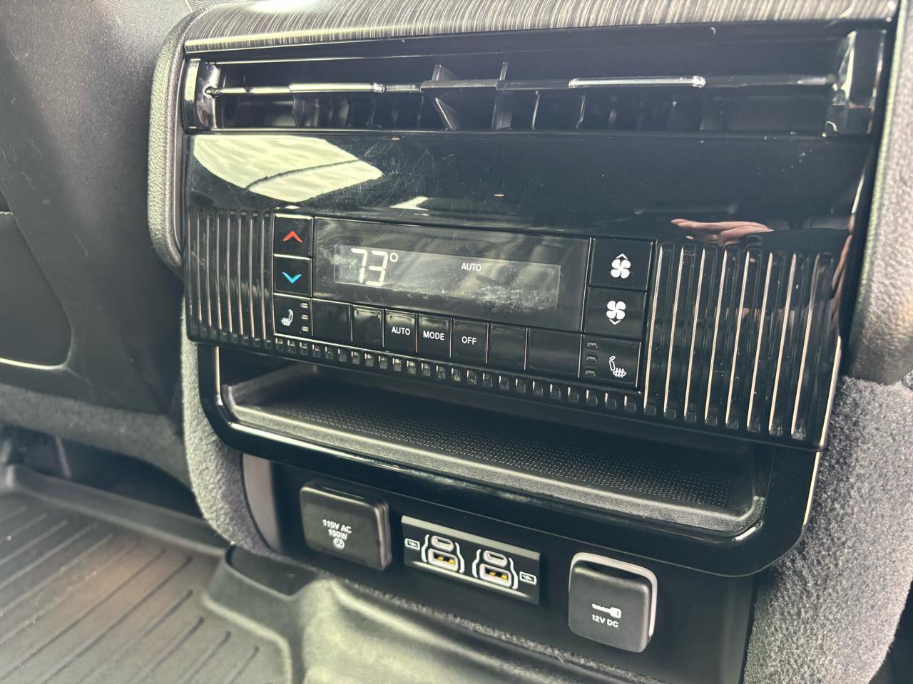 Jeep Wagoneer Series III 4WD 2023