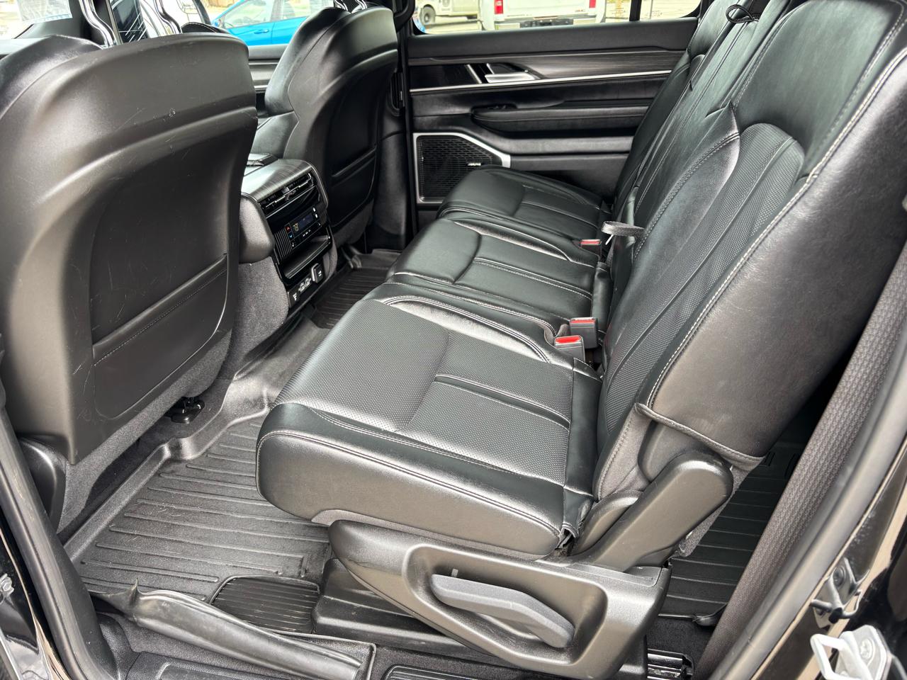 Jeep Wagoneer Series III 4WD 2023