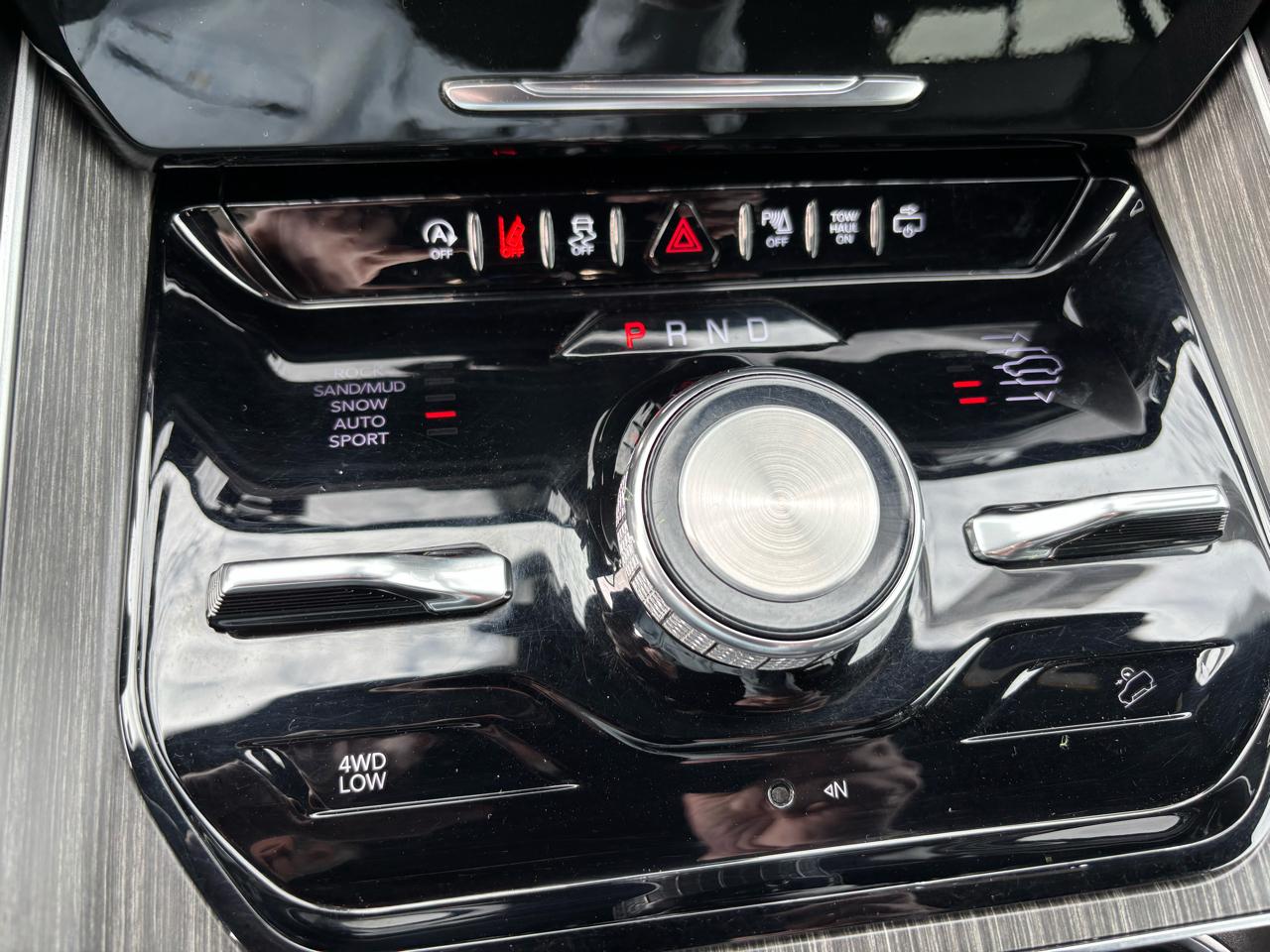 Jeep Wagoneer Series III 4WD 2023