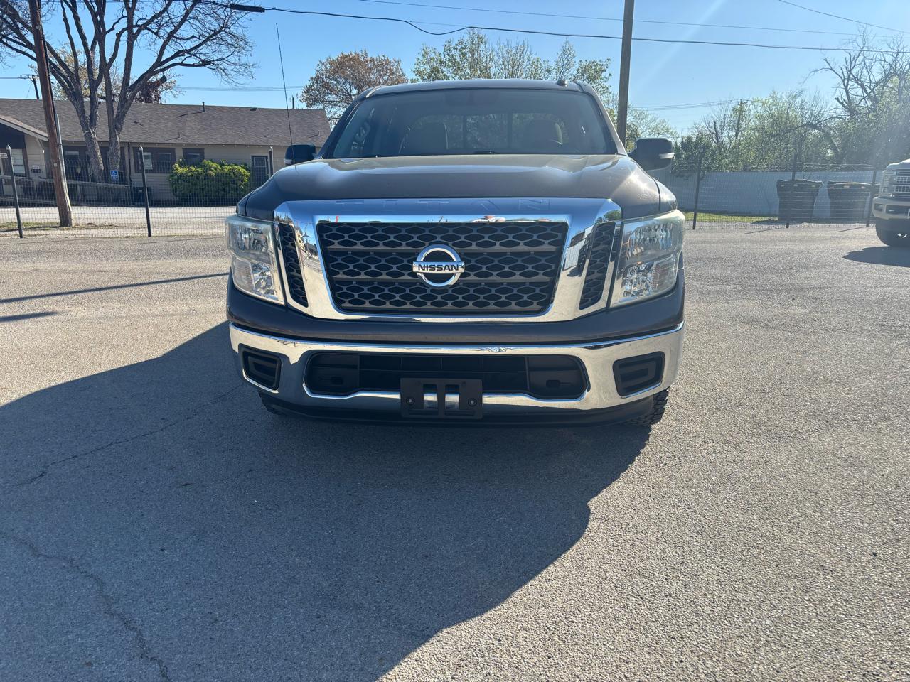 Nissan Titan SV Crew Cab 2WD 2017