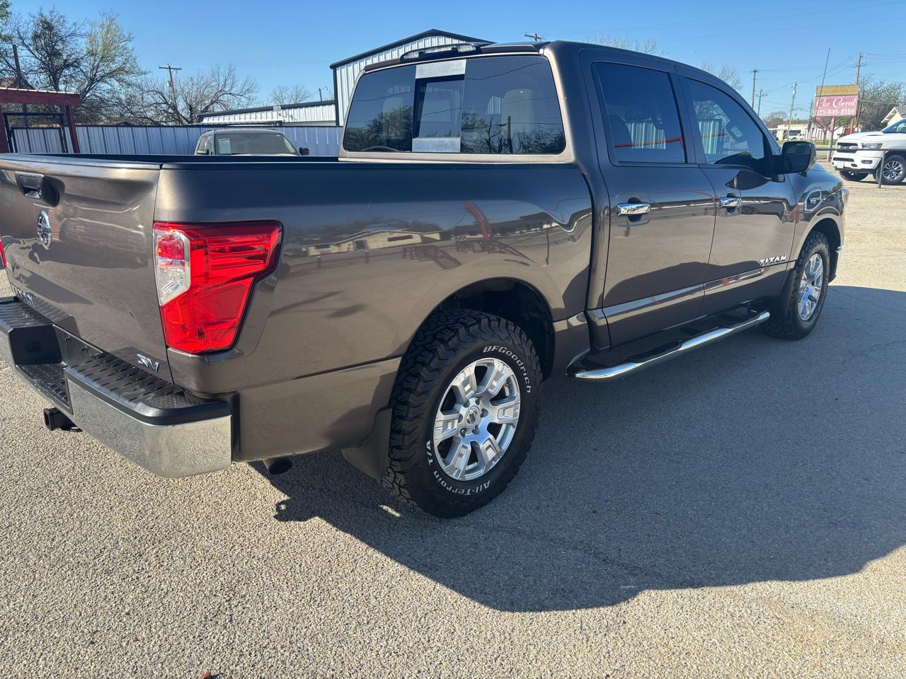 Nissan Titan SV Crew Cab 2WD 2017