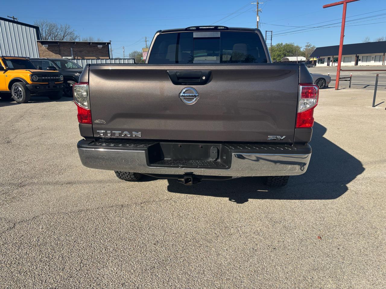 Nissan Titan SV Crew Cab 2WD 2017