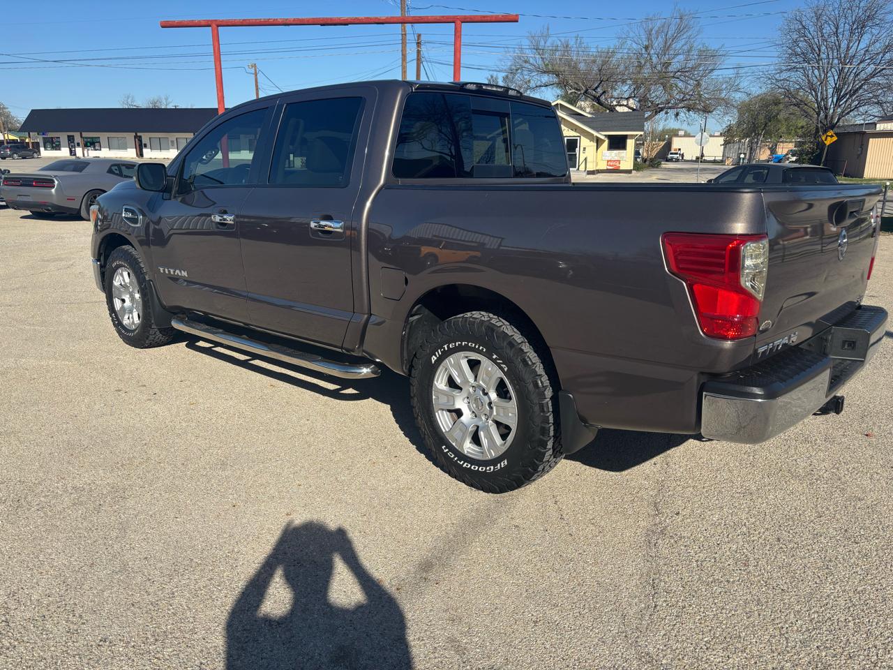 Nissan Titan SV Crew Cab 2WD 2017