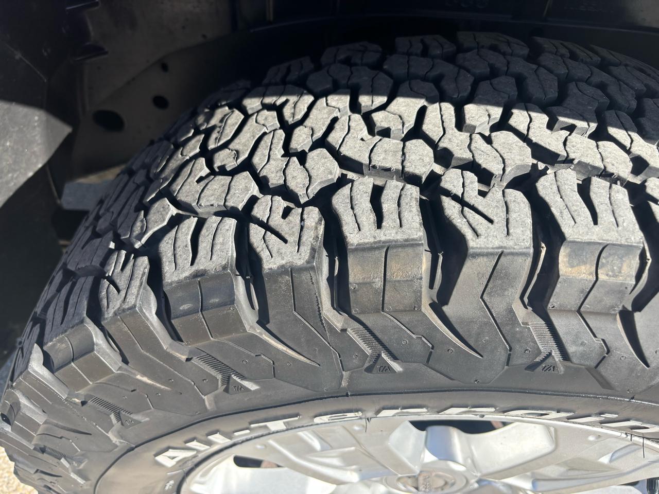 Nissan Titan SV Crew Cab 2WD 2017