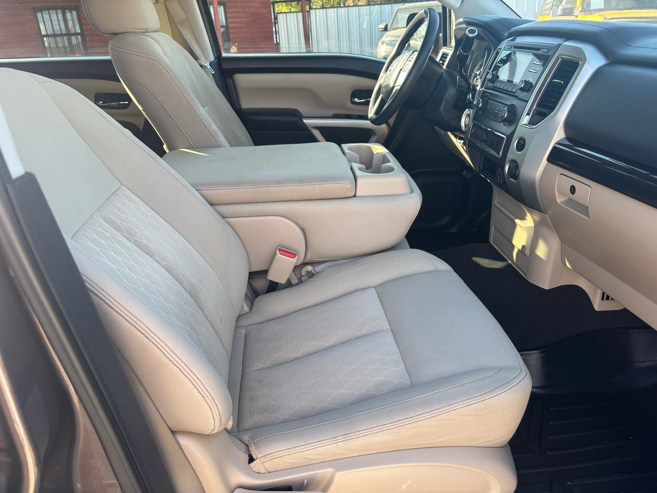 Nissan Titan SV Crew Cab 2WD 2017