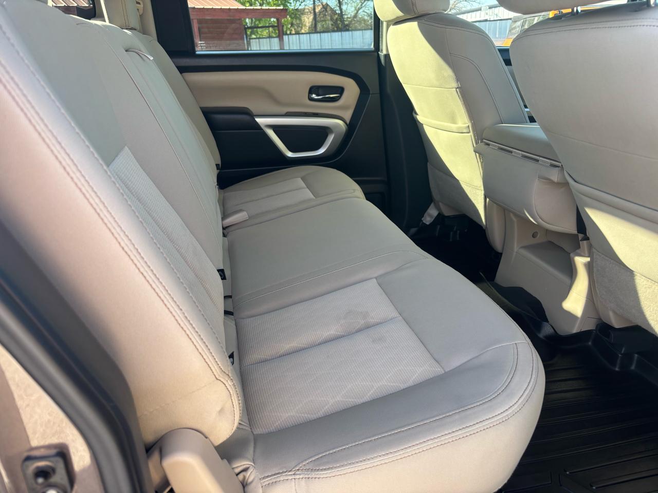 Nissan Titan SV Crew Cab 2WD 2017