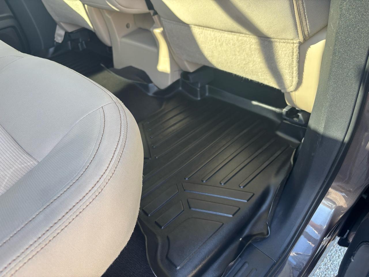 Nissan Titan SV Crew Cab 2WD 2017