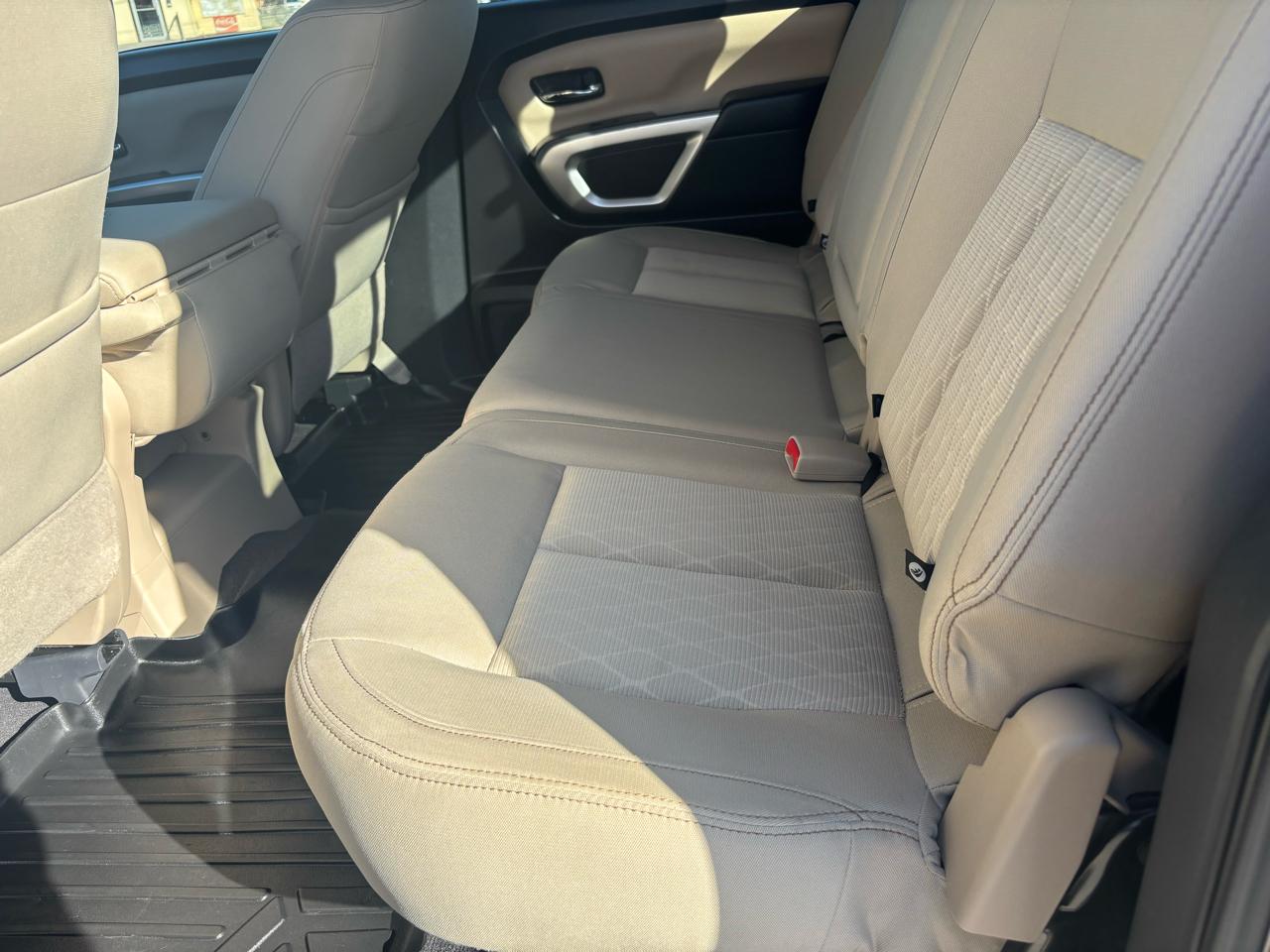 Nissan Titan SV Crew Cab 2WD 2017