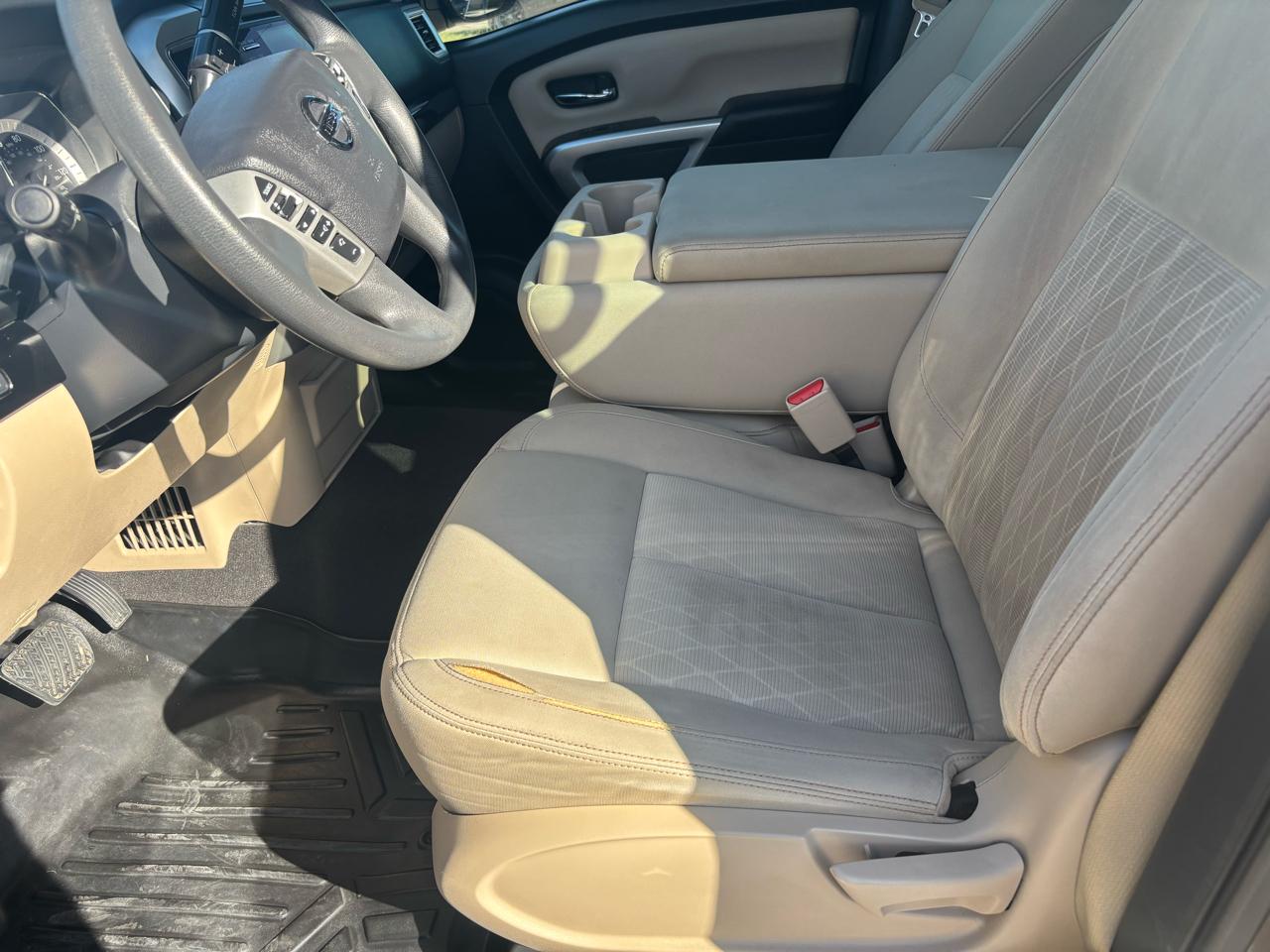 Nissan Titan SV Crew Cab 2WD 2017