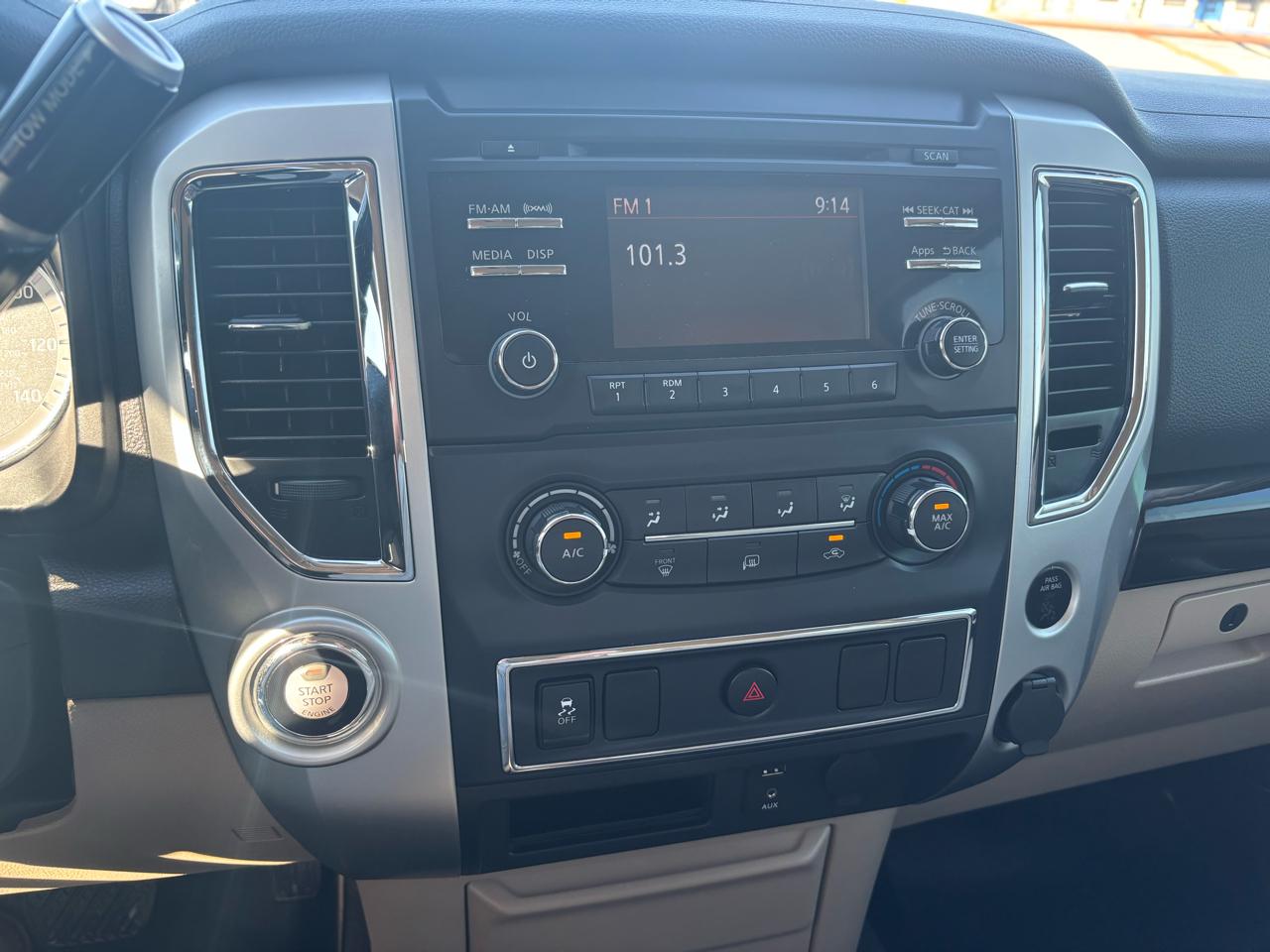 Nissan Titan SV Crew Cab 2WD 2017