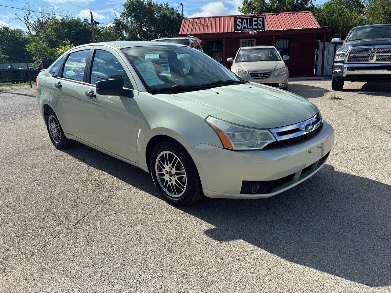 Ford Focus SE Sedan 2010