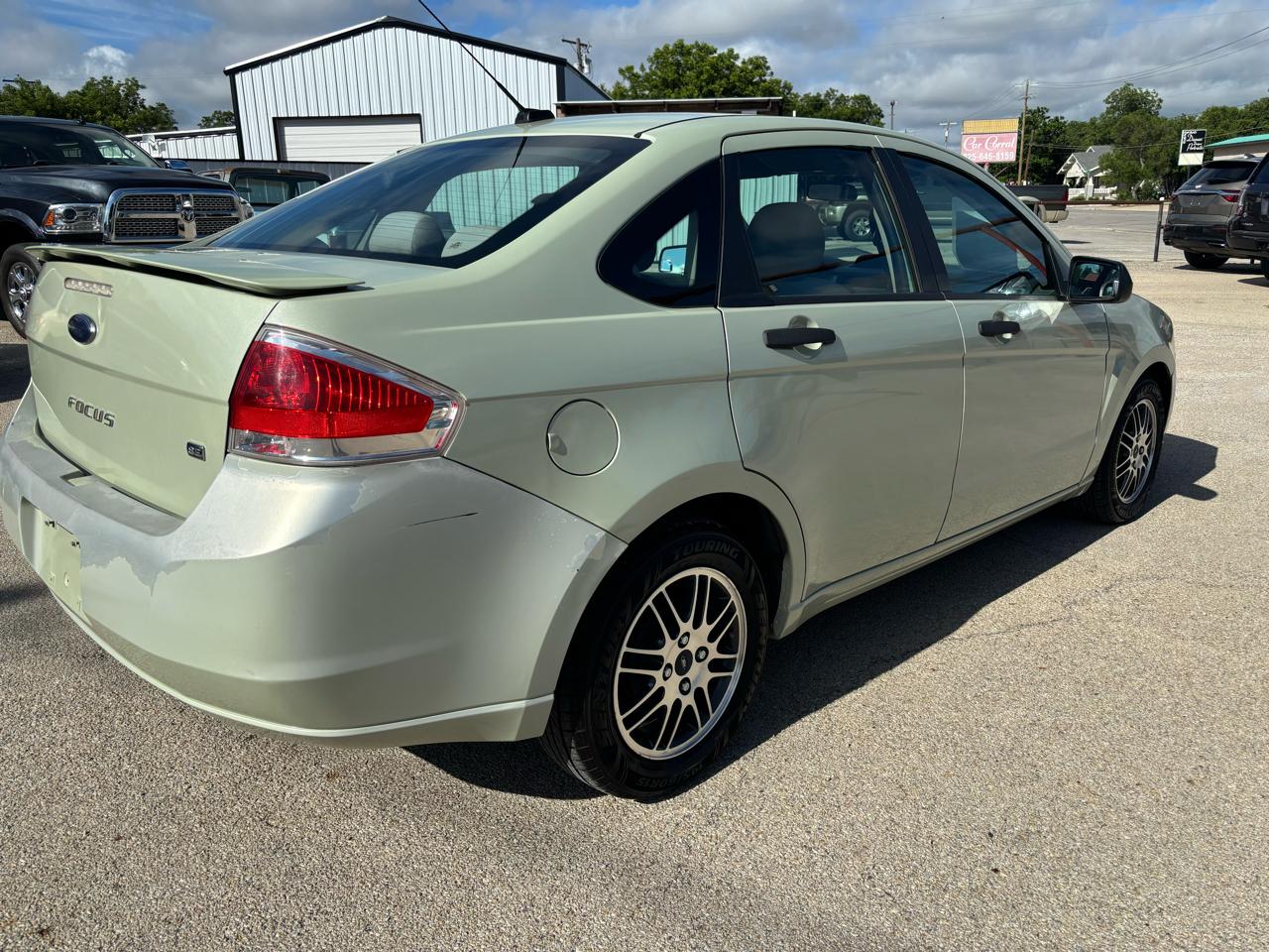 Ford Focus SE Sedan 2010