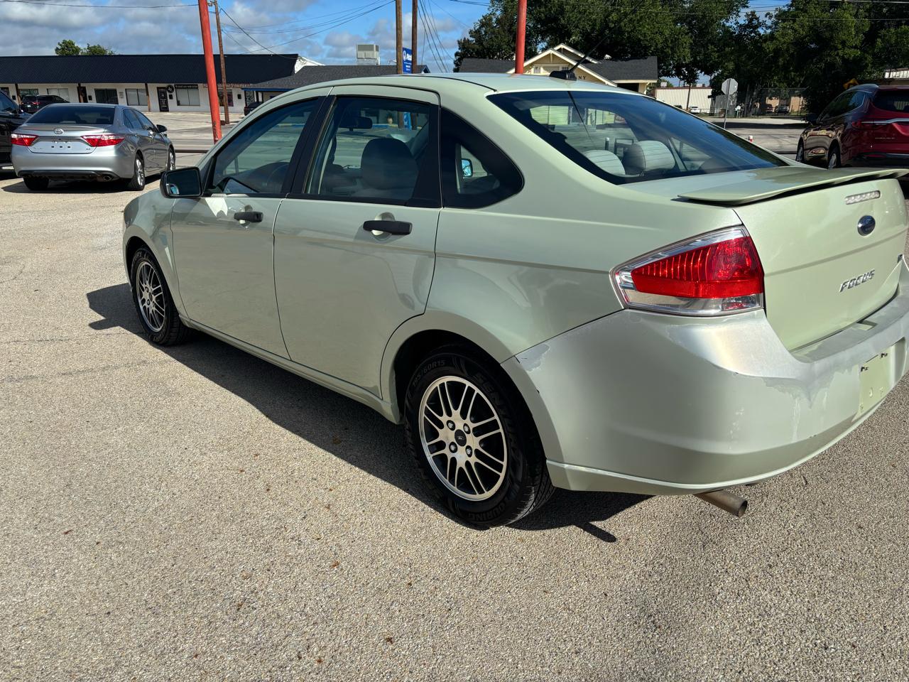 Ford Focus SE Sedan 2010