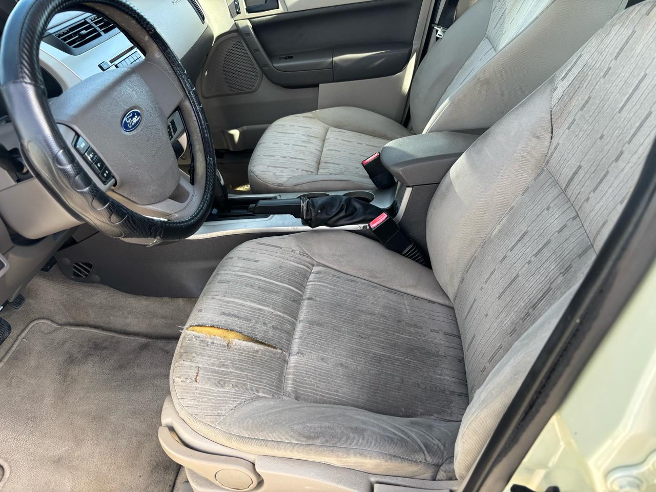 Ford Focus SE Sedan 2010